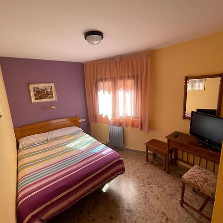 Guadalaviar Hostal Casa Martina מראה חיצוני תמונה